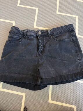 Casual Black Denim Mid-Rise Jean Shorts
